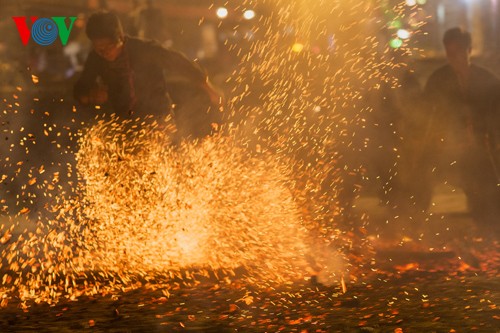 La danse au feu des Pa Then  - ảnh 5